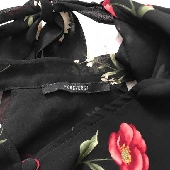 FOREVER 21 Cropped Floral Rose Blouse M Fit Black Red White Flare Out Cuffs - Picture 15 of 16